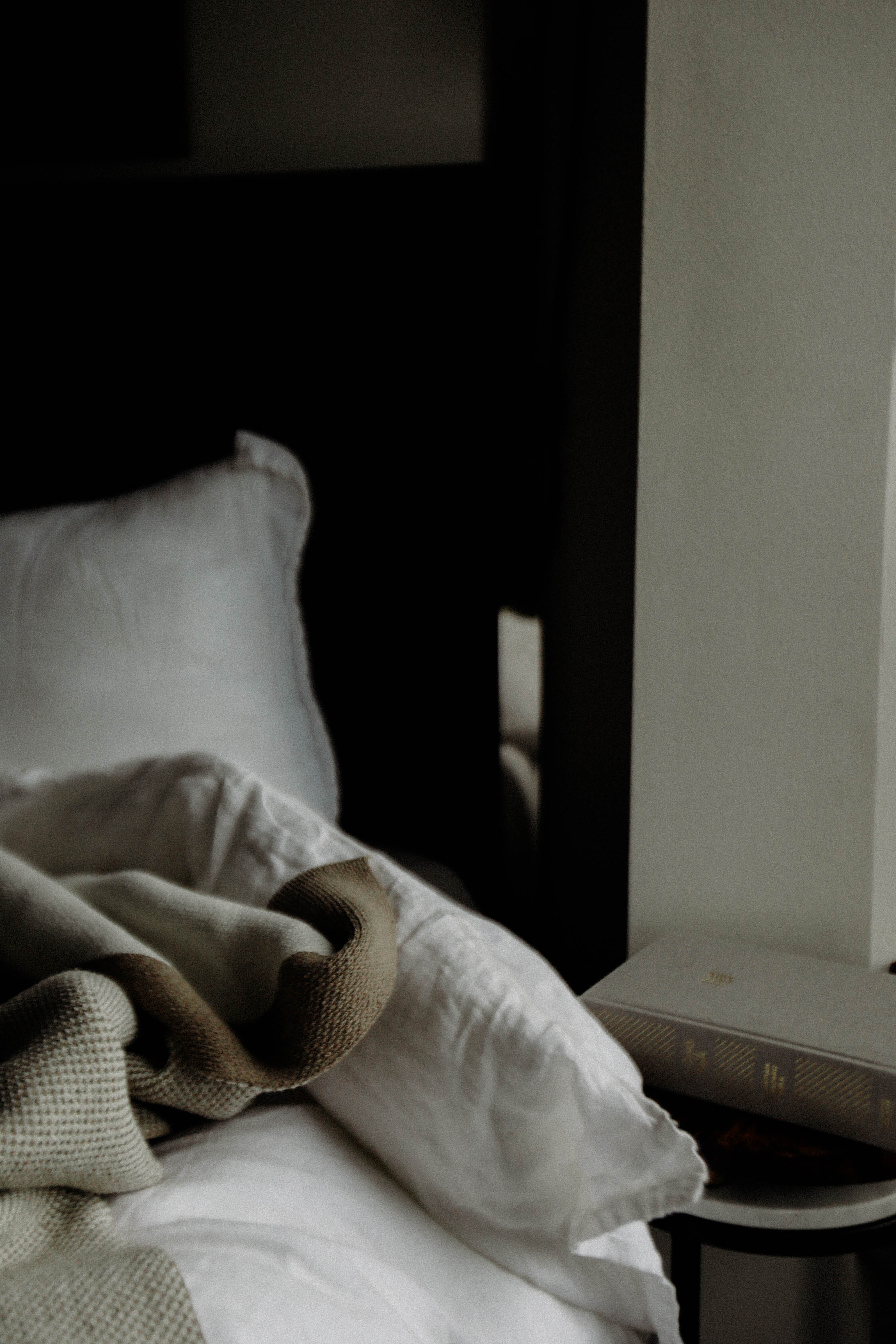 How to Make a Room Cozy and Inviting